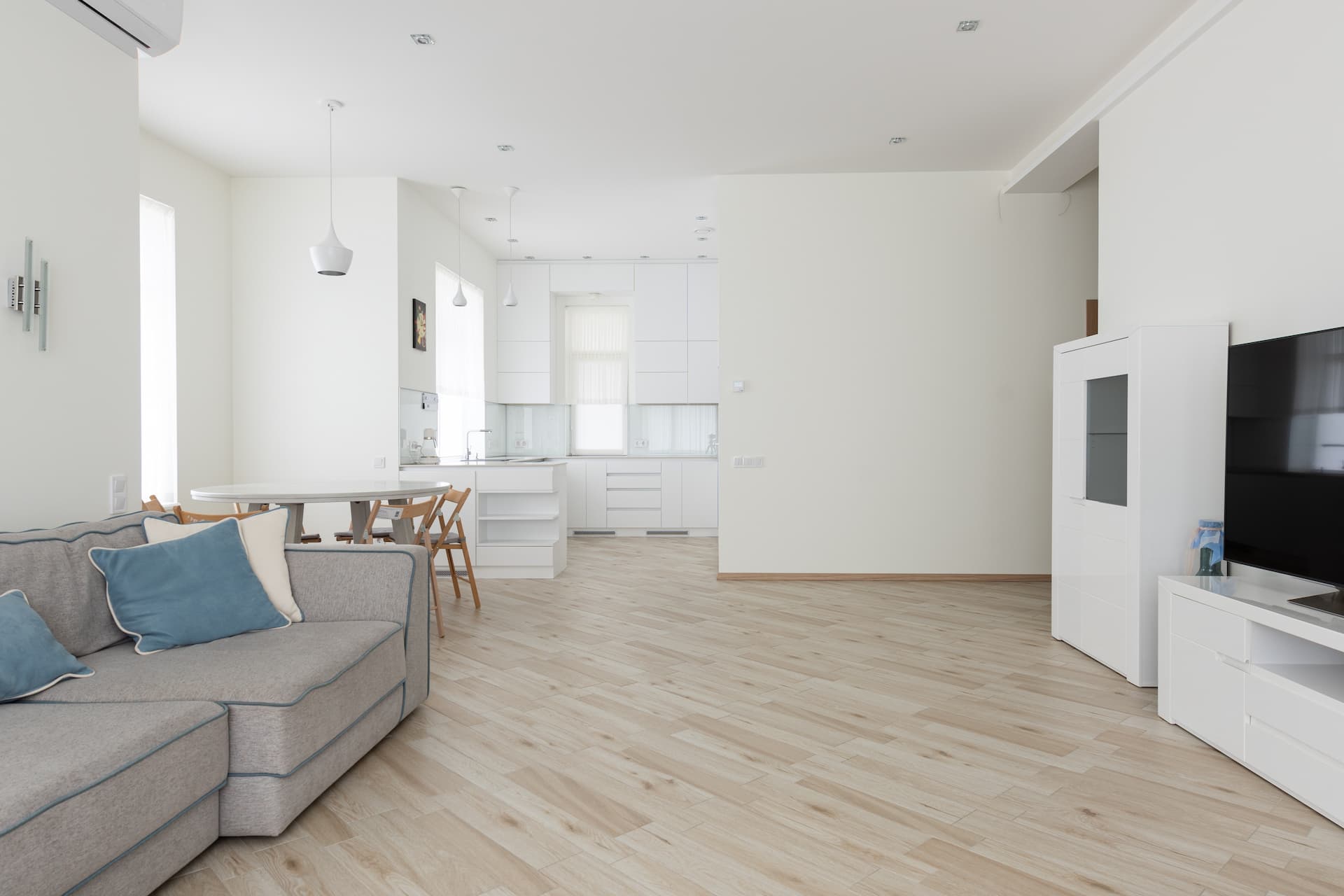Suelo de madera clara en una vivienda.